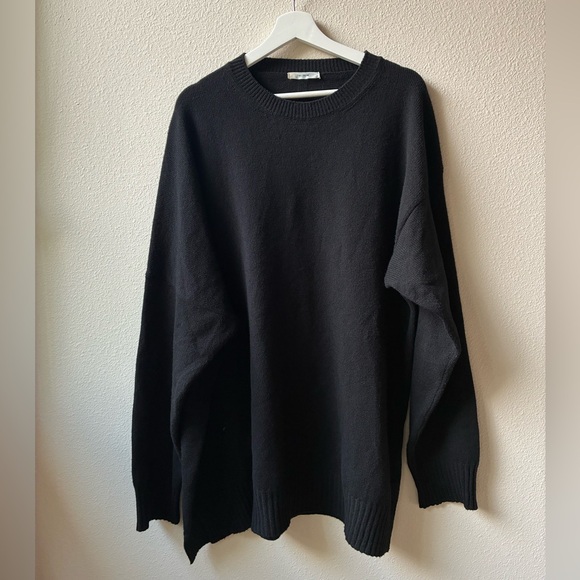 THE ROW Clelia Oversized Wool-Cashmere Sweater in Black (Size:L) - Picture 4 of 15